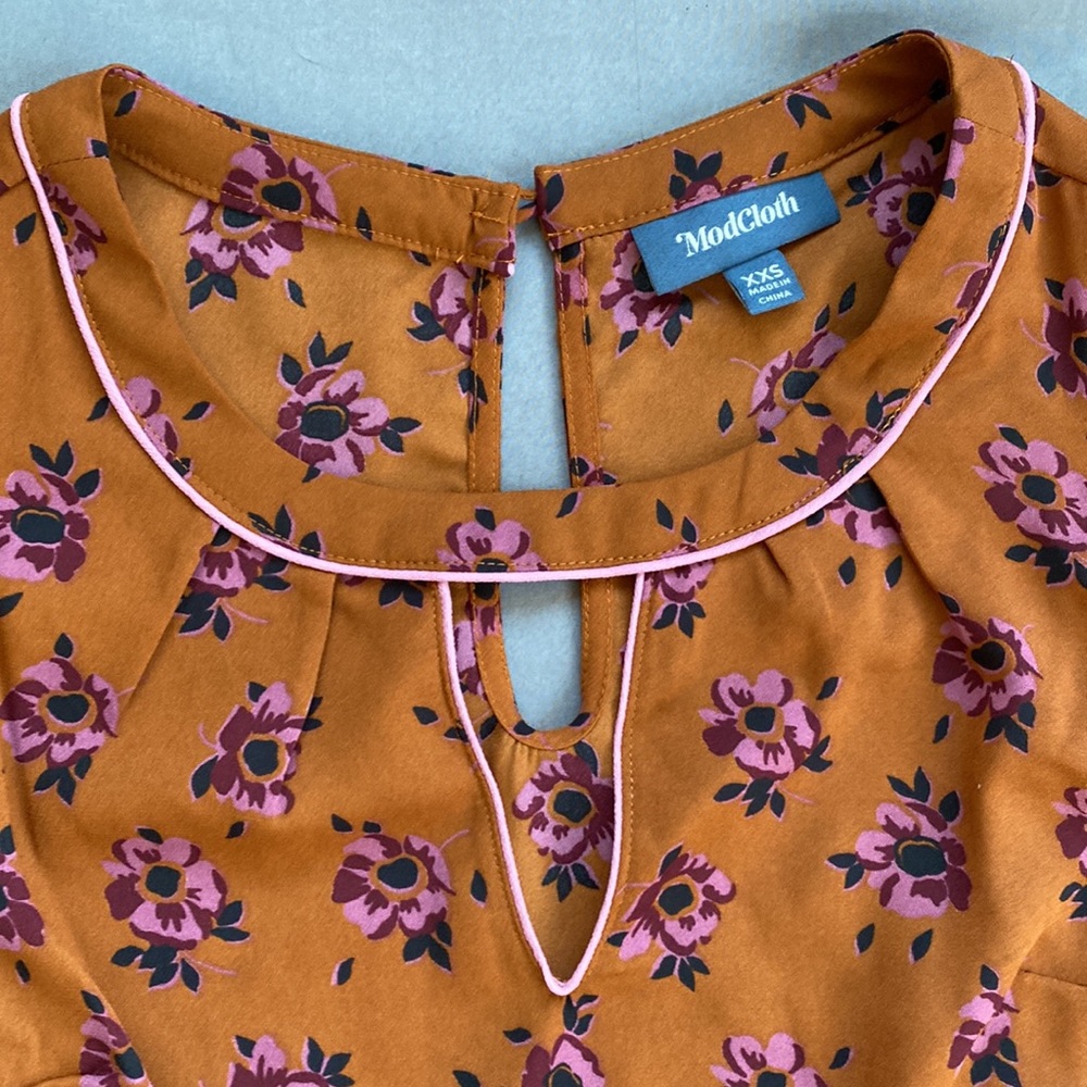 Size XXS Modcloth Floral Print Orange Sleeveless Blouse - Picture 2 of 5